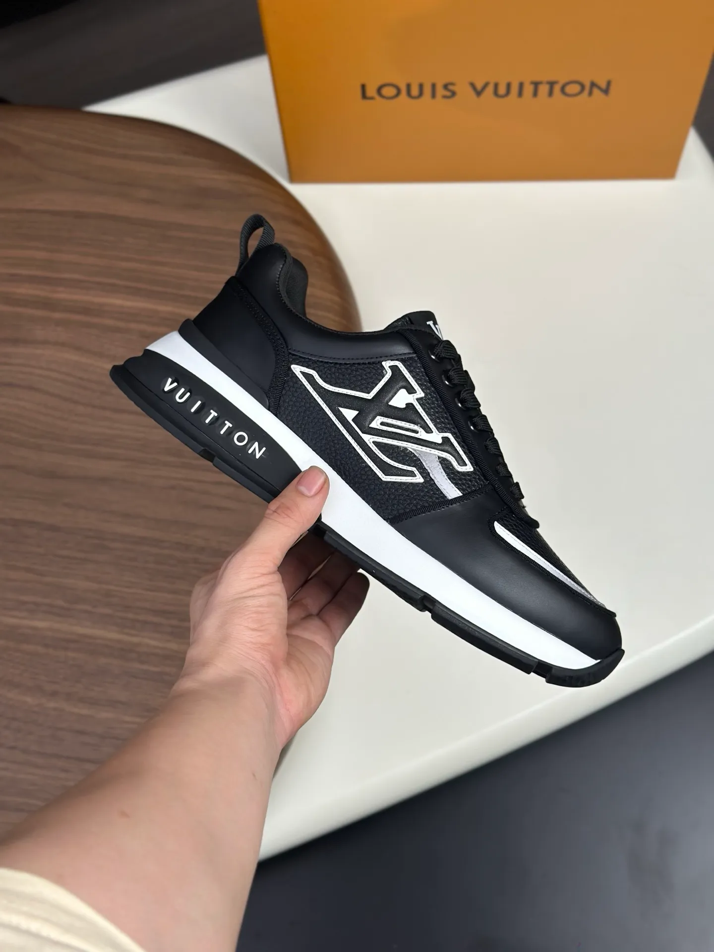 Men's shoes💰820 Lv 🔍Top purchasing agent🇮🇹 Louis Vuitton, the sports sneaker counter is synchronized, the uppers are imported from Italy, high-quality splicing colorful and complex crafts, the imported mesh padding is soft and comfortable, soles: original soles specially provided by the original factory, T men's men's shoes 💰U exclusive movable molded soles are super comfortable, original factory and single goods, 🔍🔍high quality, you can enter and leave the counter at will, welcome to compare, code number 38-44 (customized 45)
